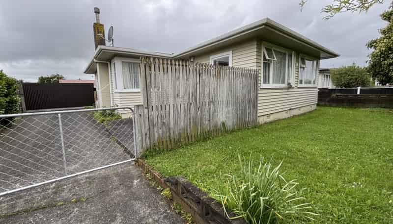 8 Stephens Crescent, Highbury