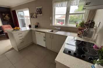 8 Stephens Crescent, Highbury