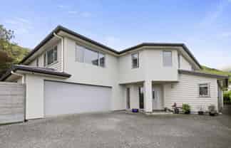 9 Yarnbrook Grove, Churton Park