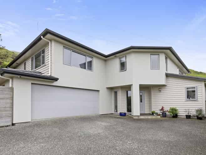 9 Yarnbrook Grove, Churton Park