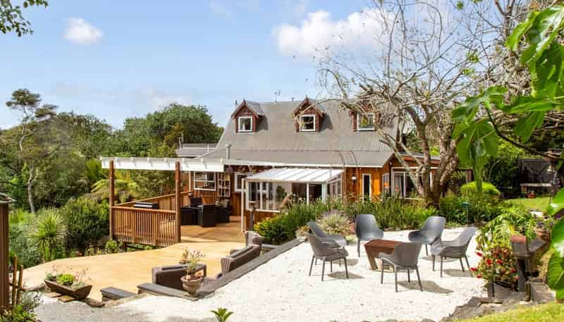 18 Dene Court Lane, Greenhithe