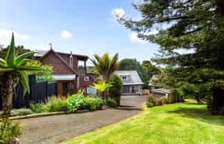 18 Dene Court Lane, Greenhithe