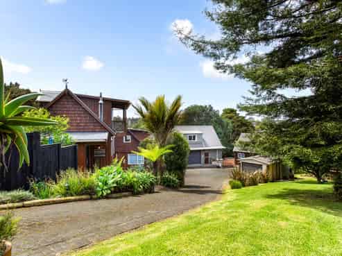 18 Dene Court Lane, Greenhithe