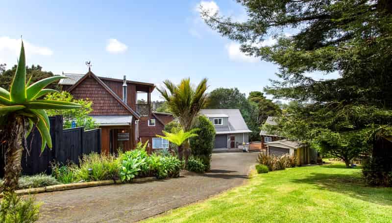 18 Dene Court Lane, Greenhithe