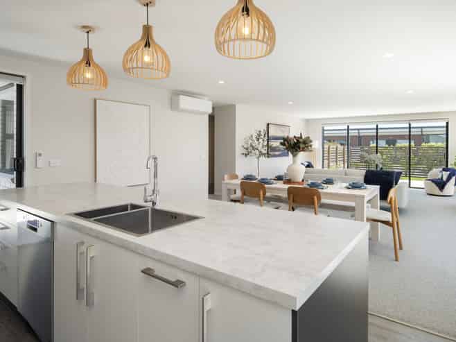 12 Mustang Alley, Burleigh