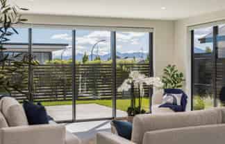 12 Mustang Alley, Burleigh