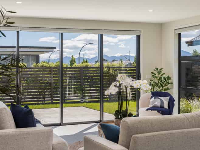 12 Mustang Alley, Burleigh