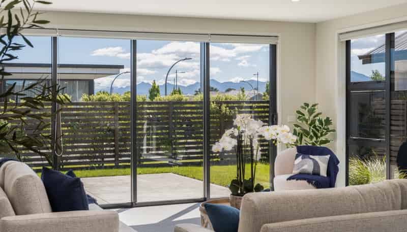 12 Mustang Alley, Burleigh