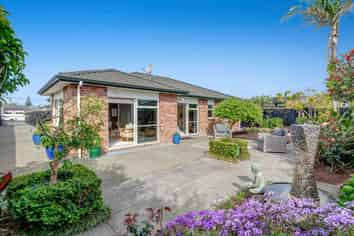 12A Pine Road, Orewa