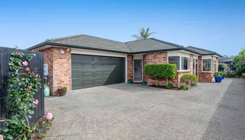 12A Pine Road, Orewa