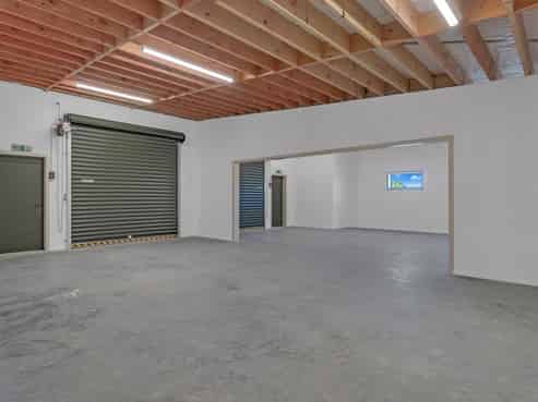 Warehouse leasing opportunity in Ravenswood