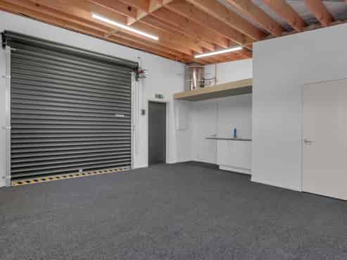 Warehouse leasing opportunity in Ravenswood