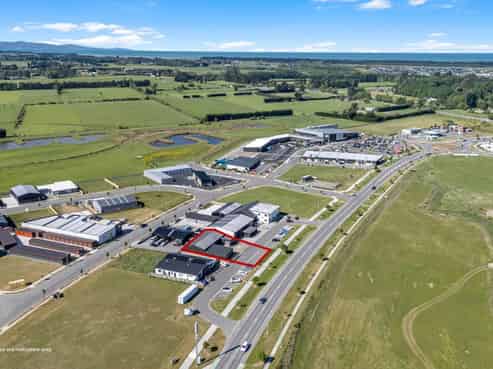 Warehouse leasing opportunity in Ravenswood