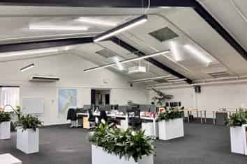 INDUSTRIAL CREATIVE OFFICE - MOUNT EDEN
