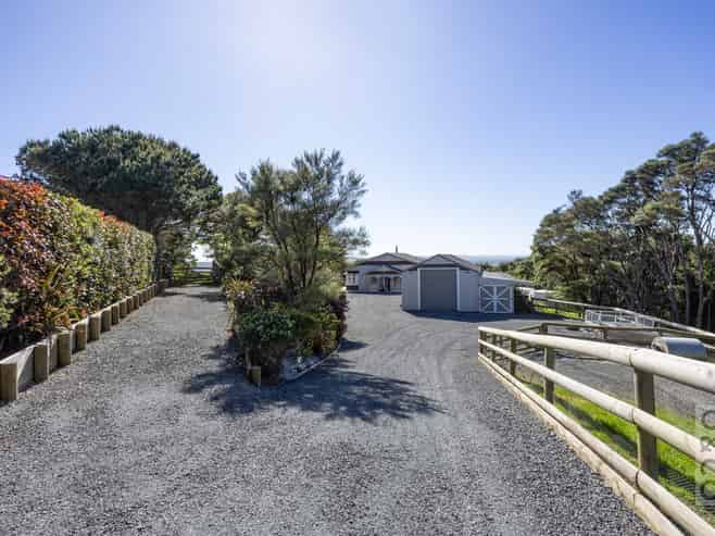 10 Kaipara View Road, Helensville