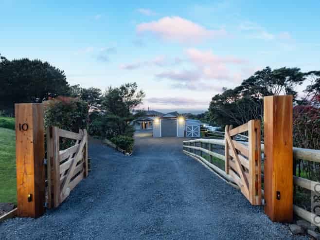 10 Kaipara View Road, Helensville