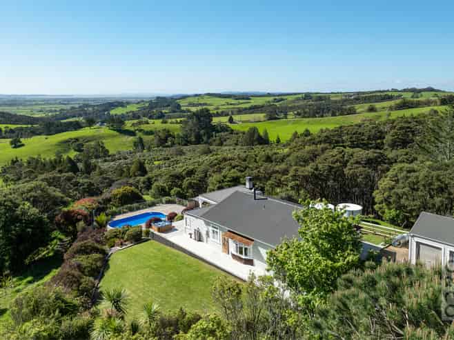 10 Kaipara View Road, Helensville