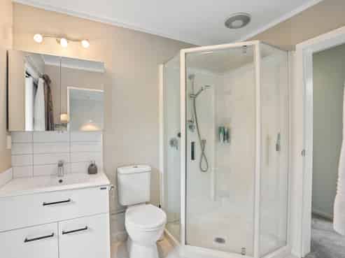 2/3 Tiri View Place, Waiake