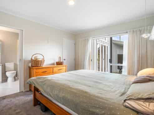 2/3 Tiri View Place, Waiake