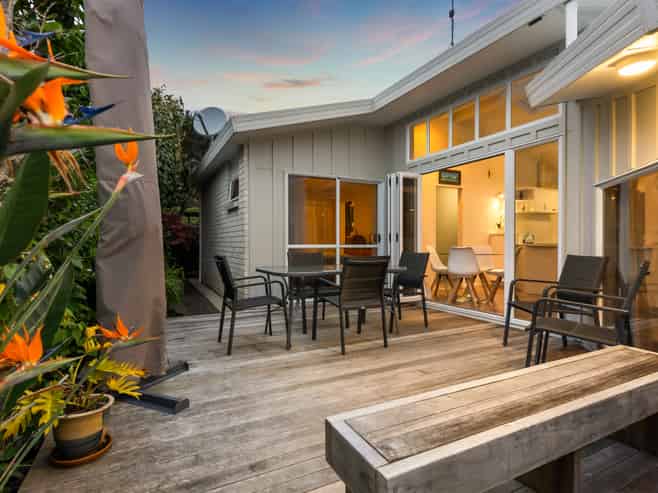 2/3 Tiri View Place, Waiake