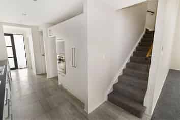 8 Windfola Parkway, Takanini