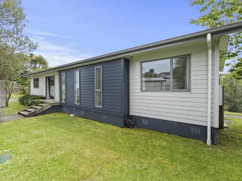1185 South Road, Oakura