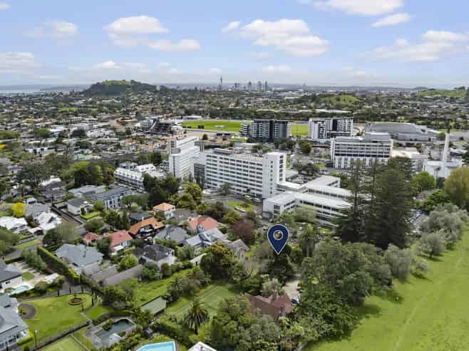 37 Claude Road, Epsom