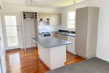 43 Lynda Avenue, Paparangi