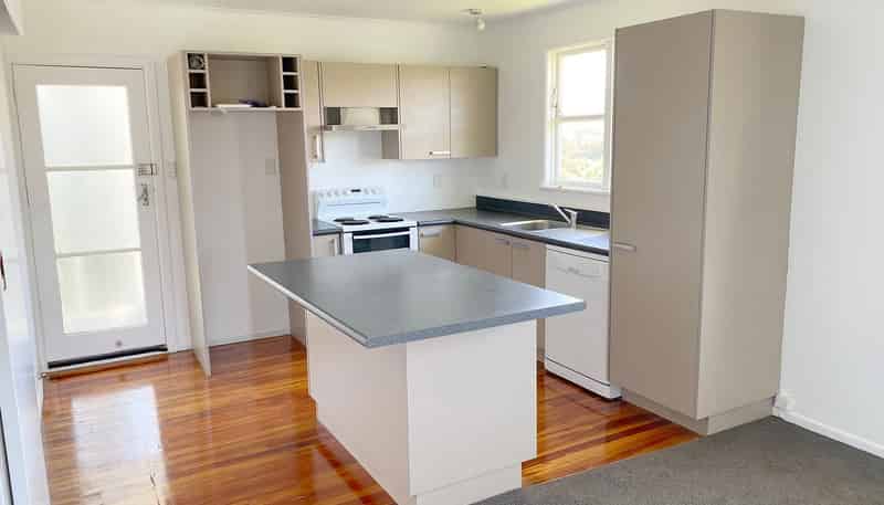 43 Lynda Avenue, Paparangi