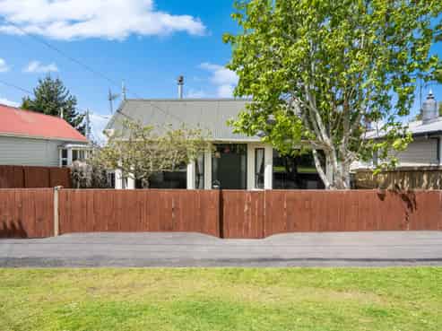10 Constant Street, Sawyers Bay