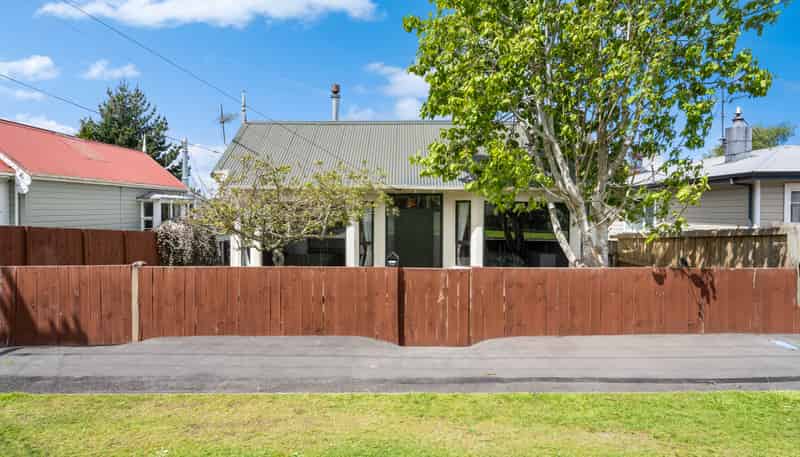 10 Constant Street, Sawyers Bay