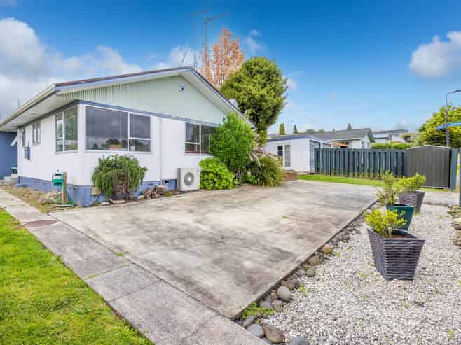 7 Maple Avenue, Dinsdale
