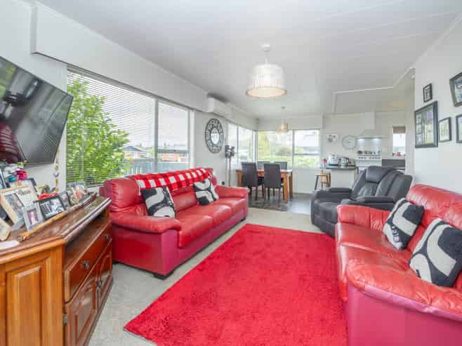 7 Maple Avenue, Dinsdale