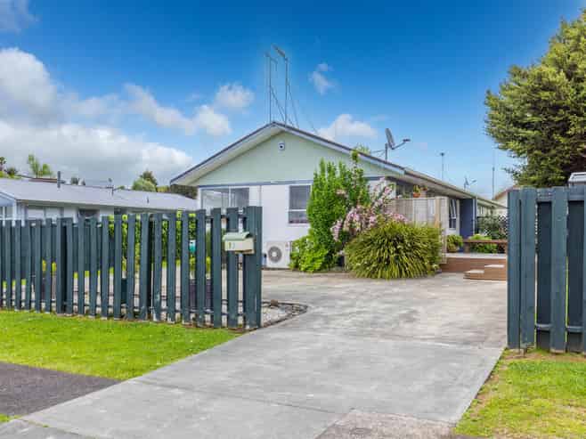 7 Maple Avenue, Dinsdale