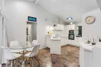 2/3 Tiri View Place, Torbay