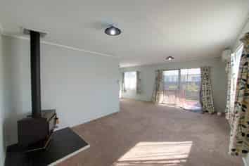 415 Ngatai Road, Bellevue