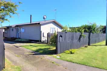 415 Ngatai Road, Bellevue