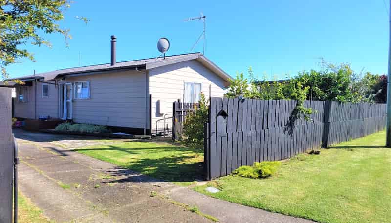 415 Ngatai Road, Bellevue