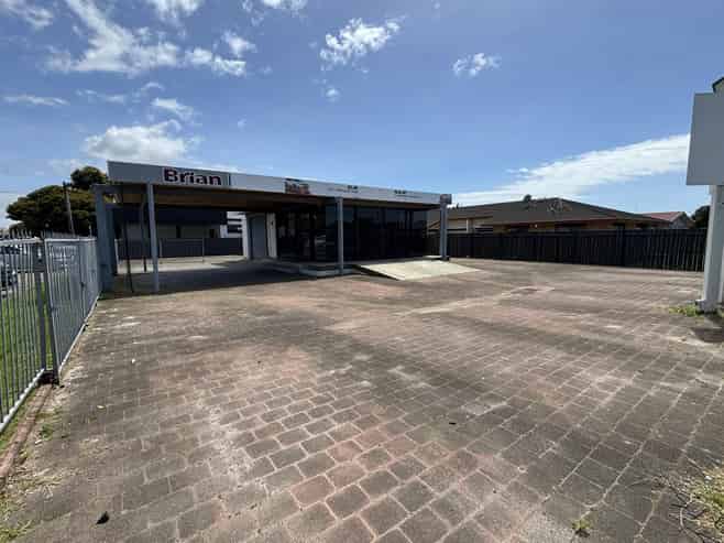 Tauranga central showroom and yard