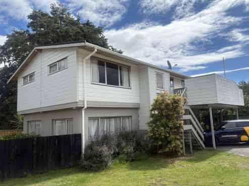 10 Gradwell Place, Taupo