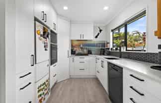 8 Bucksburn Place, Greenmeadows