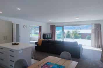 1 Hector Close, Kingston