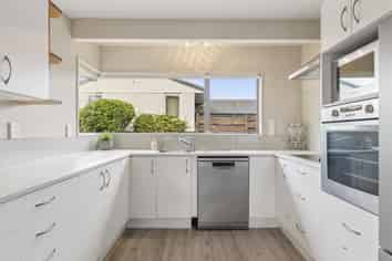 68 Waratah Street, Matua