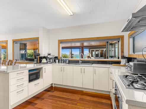 8 Signal Station Road, Pouto