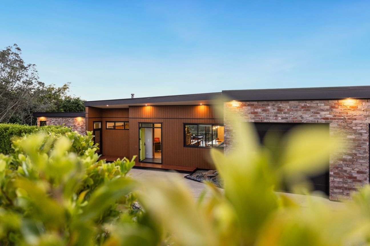 Private waterfront retreat with mooring & income – pohled 3