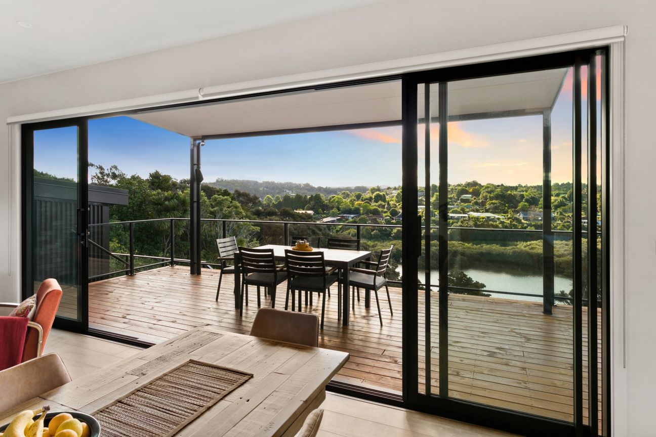 Private waterfront retreat with mooring & income – pohled 6