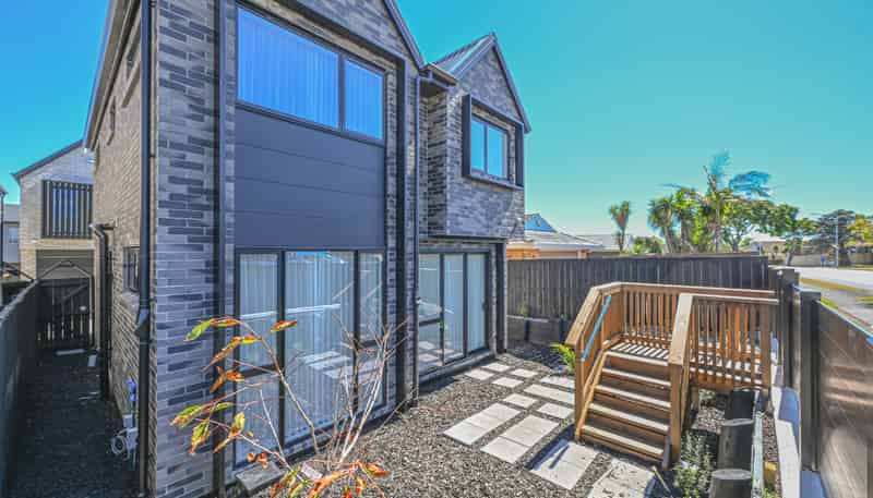 15 Prince Regent Drive, Farm Cove