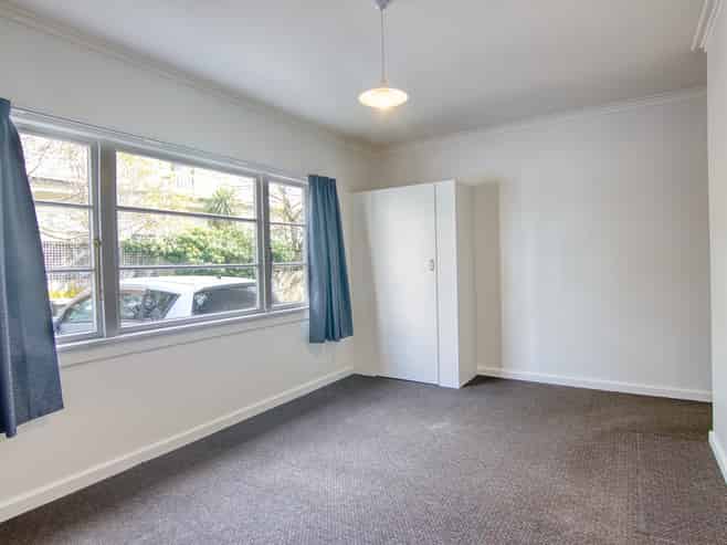 11 Larsen Court, Roslyn