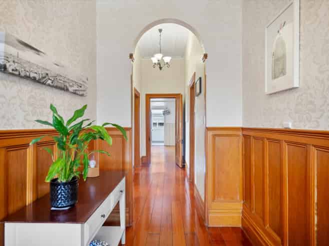 6 Shortland Street, Regent