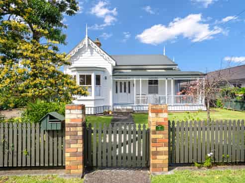 6 Shortland Street, Regent